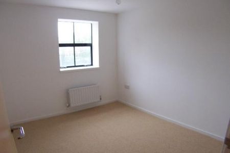 Modern 2 Bed Duplex Ground Floor Flat To Let Overlooking River with Dedicated Parking Space - Photo 5