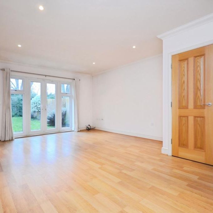 3 bedroom terraced house to rent - Photo 1