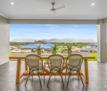 Tropical Family Home with Stunning Views - 4 Bed | 2 Bath | Media | 2 Car Garage - Photo 2