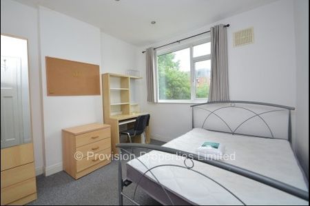 4 Bedroom Houses Hyde Park - Photo 4