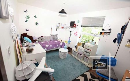 |ref: |, Thornbury Avenue, Southampton, SO15 - Photo 2