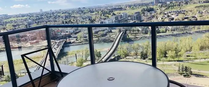 Amazing view with supersize balcony 1+den suite | 2501 - 910 5th Ave SW, Calgary - Photo 1