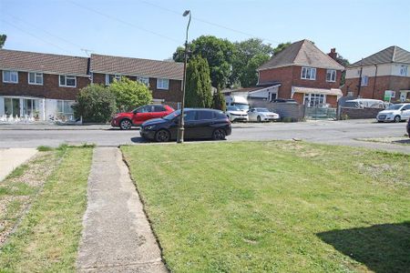 2 bedroom end of terrace house to rent - Photo 2