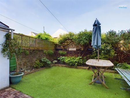 4 bedroom terraced house to rent - Photo 2