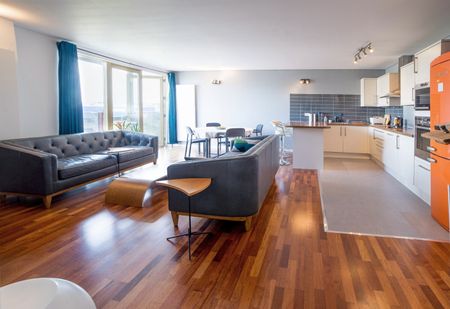 Room in a Shared Flat, Farnsworth Court, SE10 - Photo 3