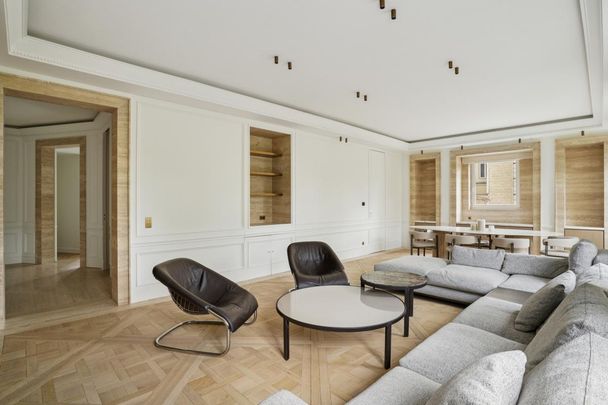 Location Appartement 5 pièces Meublé 139m² PARIS 8ème - Photo 1