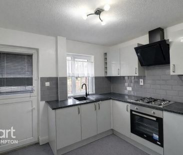 3 bedroom end of terrace house to rent - Photo 3