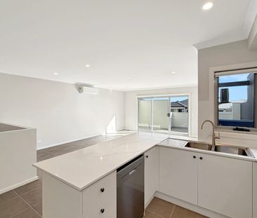 🏡 Brand New 4-Bedroom Townhouse in Wollert - Photo 6