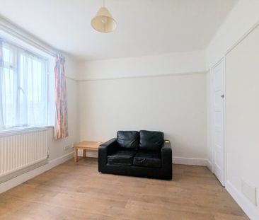 The Crescent, Cranfield, MK43 - Photo 2