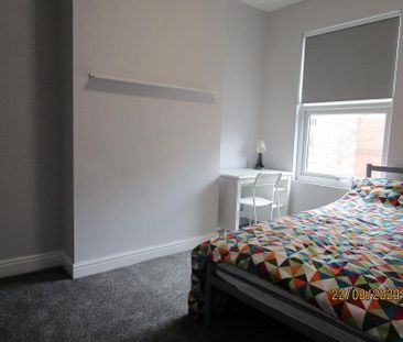 4 bedroom terraced house to rent - Photo 5