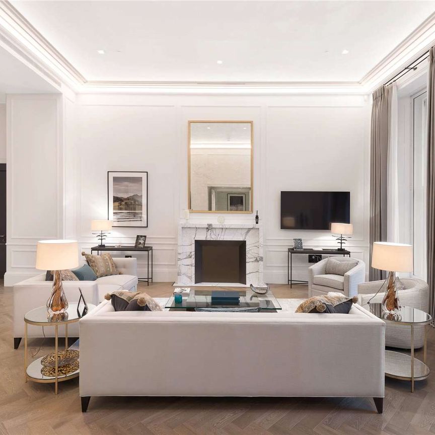 Elegant Garden-Facing Residence in Prestigious Regent’s Crescent - Photo 1