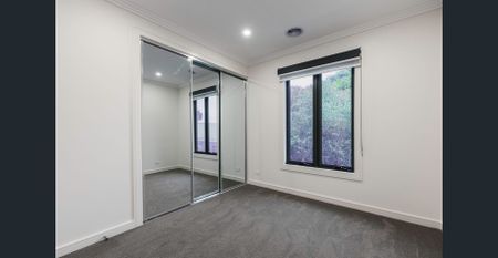 Large Modern Townhome - Photo 5