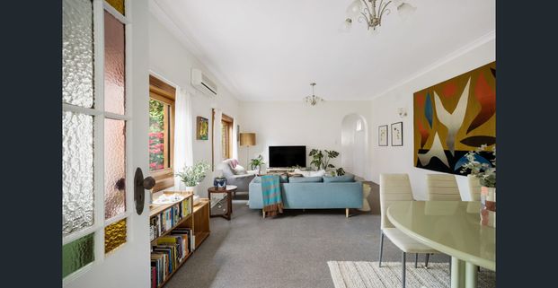 Delightful three-bedroom home with period charm - Photo 1