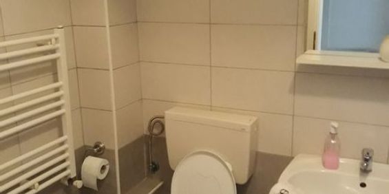Apartamentul este situat in zona Blascovici - Fotografie 3
