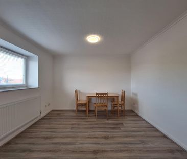 Hertford Road, Enfield EN3, London - Photo 1