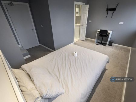 1 bedroom in a house share to rent - Photo 5