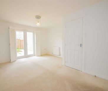 3 bed House - End Terrace To Let - Photo 4