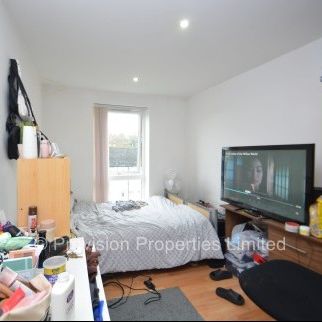 3 Bedroom House Near the Leeds University - Photo 1