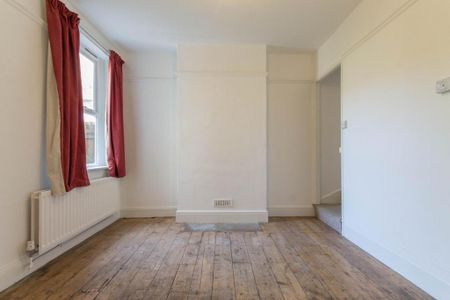 3 bedroom end of terrace house to rent - Photo 3