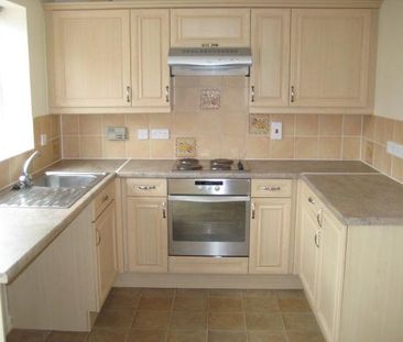 3 bedroom semi-detached house to rent - Photo 6