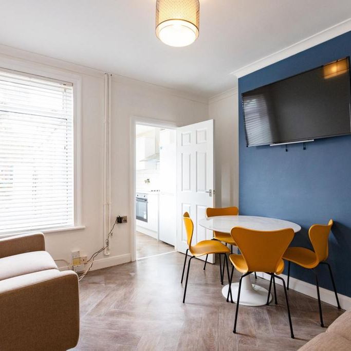 4 bedroom terraced house to rent - Photo 1