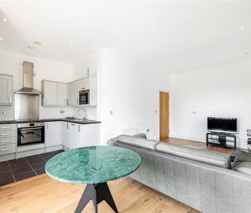 3 bedroom penthouse to rent - Photo 2
