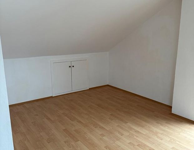 Helle 2-Zimmer-Dachgeschosswohnung in Olching zu vermieten - Photo 1