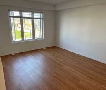 For Lease - 79 Franks Way, Barrie, Ontario - Photo 2