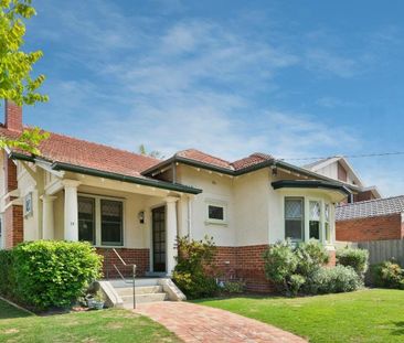 10 Ferndale Road, Glen Iris - Photo 1