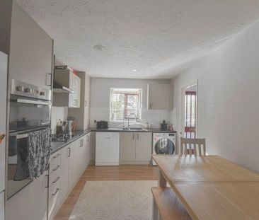 3 bedroom terraced house to rent - Photo 6