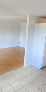 Grand logement rénové, 5 1/2 à Candiac. ch Haendel, devant école - Photo 4