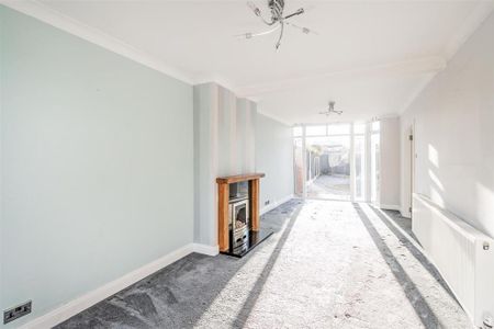 3 bedroom semi-detached house to rent - Photo 2