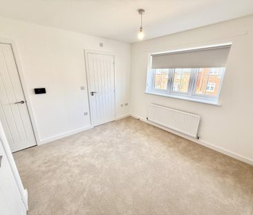 3 bedroom semi-detached house to rent - Photo 3