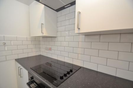 3 bedroom flat to rent - Photo 4