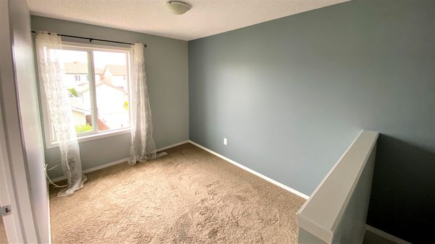 The Hamptons 2 Bed + Den Duplex | Double Garage. - Photo 1