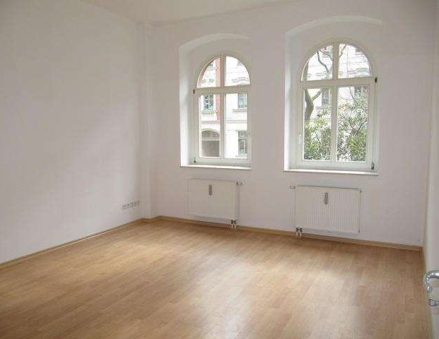 Mieter gesucht !!!! 3. OG. - Laminat und großer Balkon - Photo 1