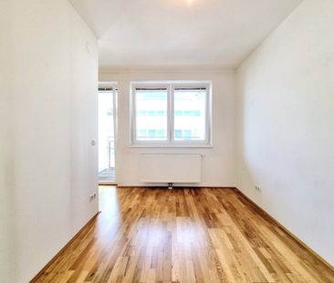 Wohnung mit Loggia. Eine Oase mitten in der Stadt - Photo 1