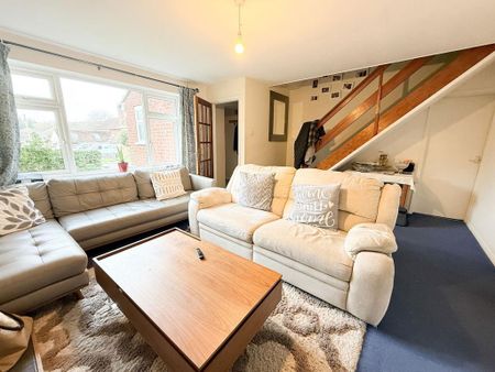 5 bedroom semi-detached house to rent - Photo 2