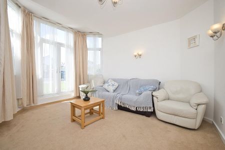 3 bedroom flat to rent - Photo 5