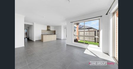 Stylish Living in the Heart of Wollert – Comfort, Convenience & Community - Photo 5