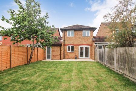 3 bedroom detached house to rent - Photo 3