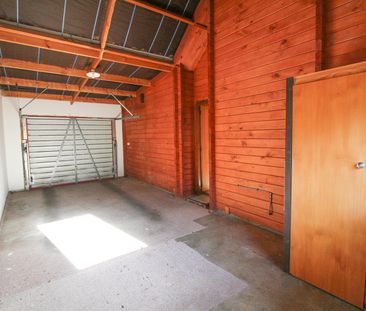 Sunny Two-Bedroom Home with Garage – Available 1 December - Photo 6