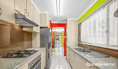 LOCATION IS THE KEY! LOVELY 2 BEDROOM VILLA IN INGLEBURN FOR LEASE! - Photo 5