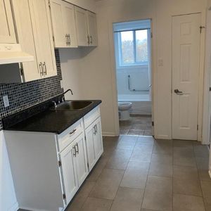 3 ET DEMI DISPONIBLE LE 1ER OCTOBRE 2025 - Photo 2