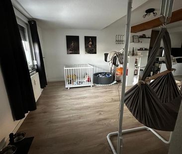 Helle 4,5-Zi Wohnung-Gartenmitnutzung und Einbauküche - Photo 1