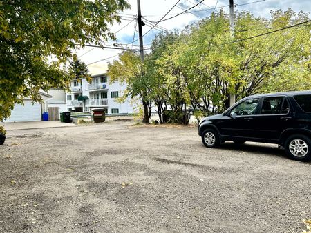 Stratford Apartments - Photo 2