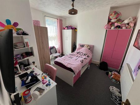 2 bedroom flat to let - Photo 3