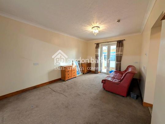 2 bedroom ground floor flat to rent - Photo 1