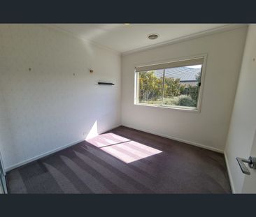 6 Whitfield Crescent, Craigieburn, Vic 3064 - Photo 1