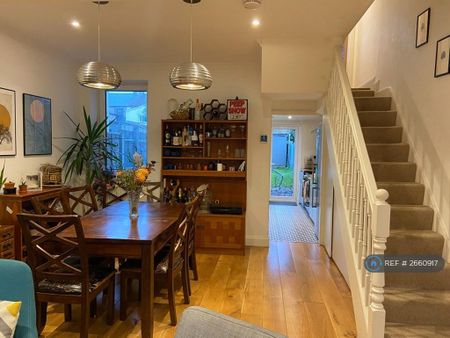 4 bedroom terraced house to rent - Photo 2